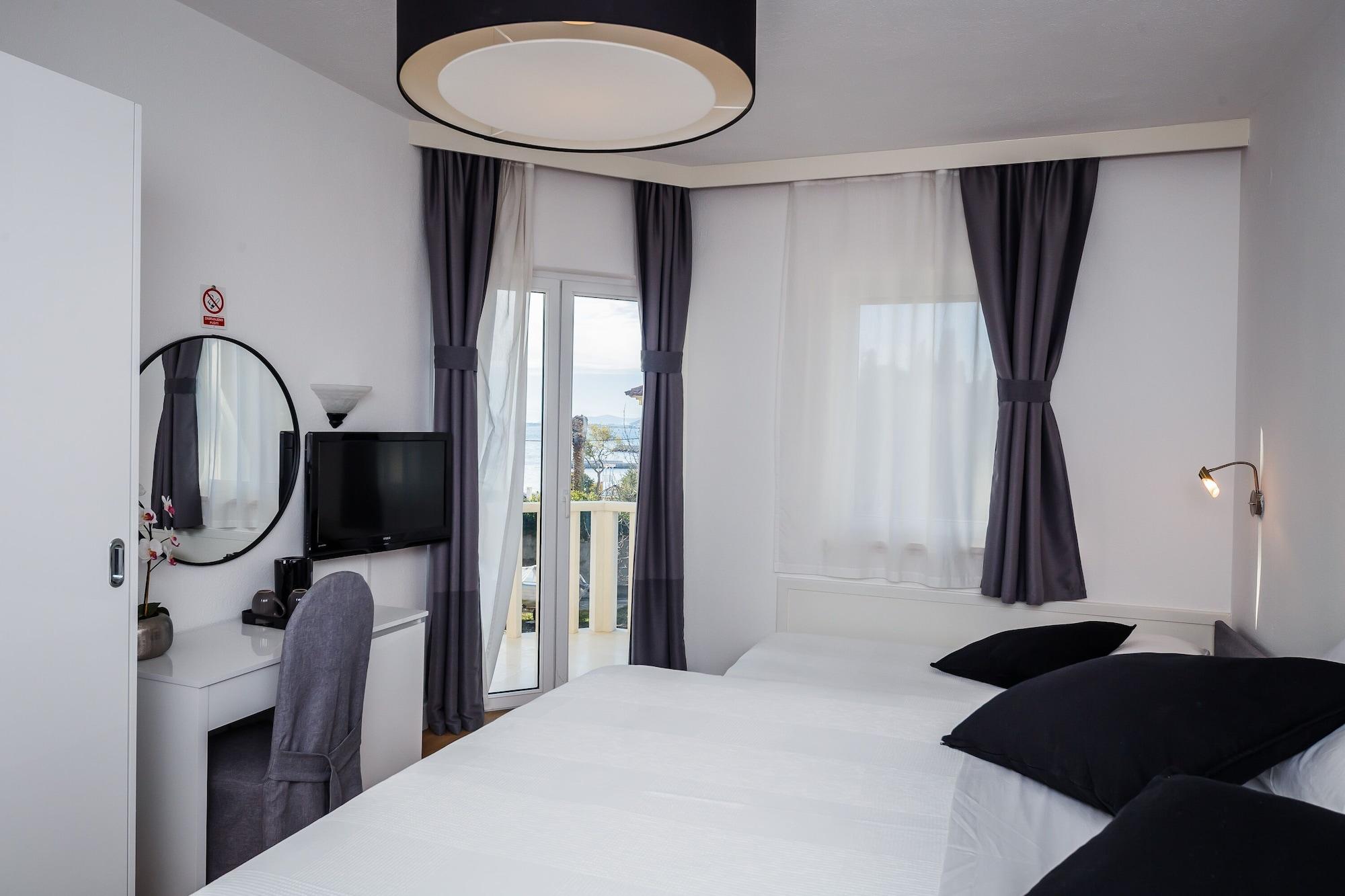 Hotel Villa Zarko Каштел-Стари Экстерьер фото
