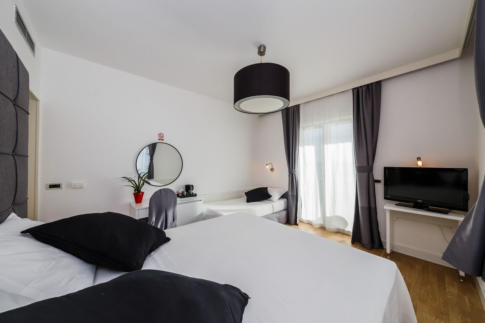 Hotel Villa Zarko Каштел-Стари Экстерьер фото