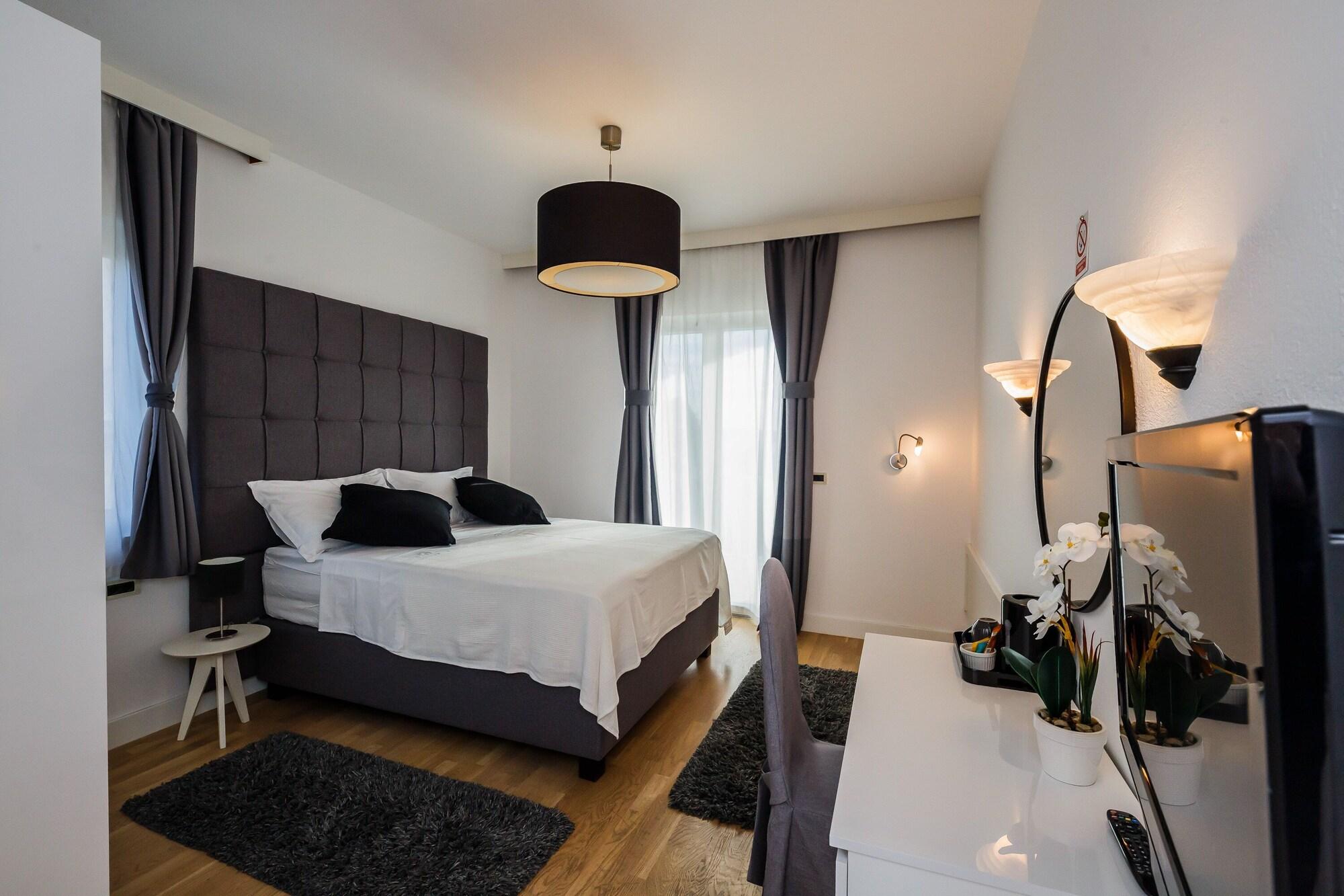 Hotel Villa Zarko Каштел-Стари Экстерьер фото