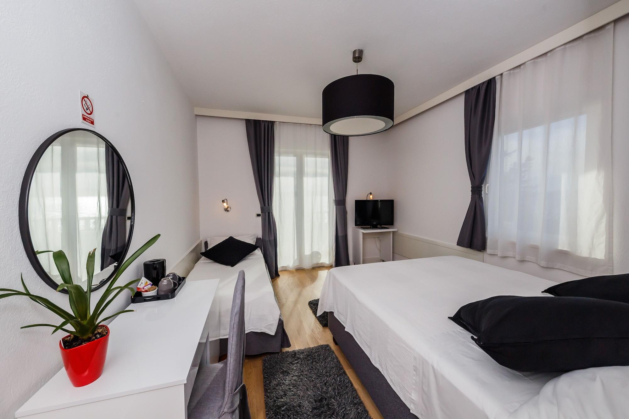 Hotel Villa Zarko Каштел-Стари Экстерьер фото