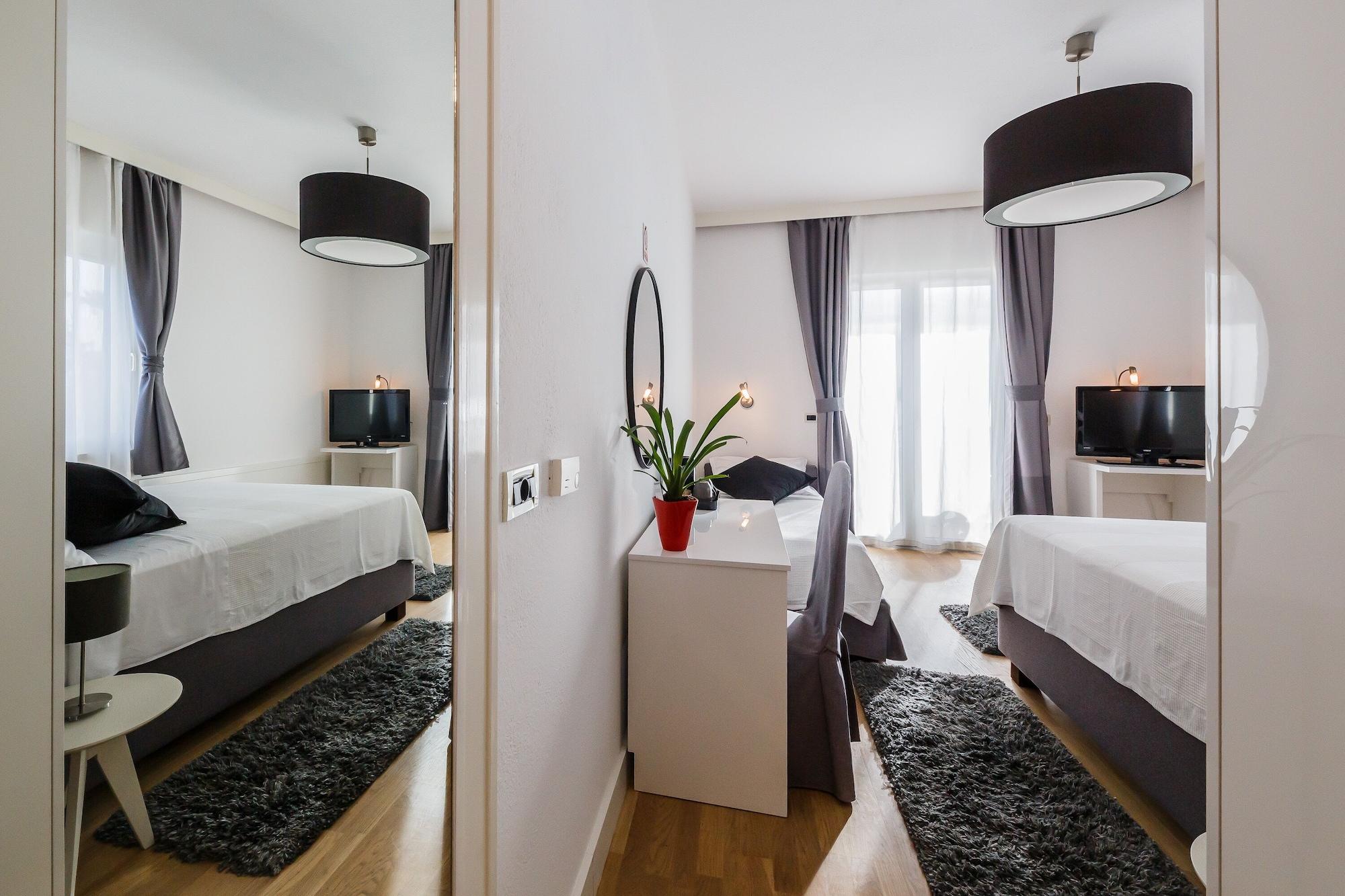 Hotel Villa Zarko Каштел-Стари Экстерьер фото