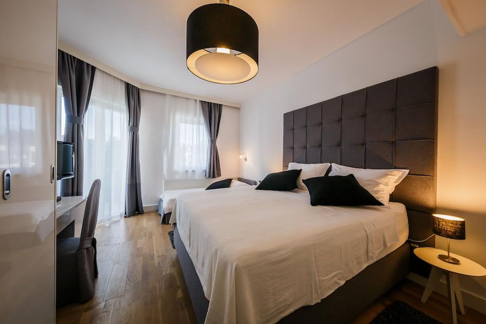 Hotel Villa Zarko Каштел-Стари Экстерьер фото
